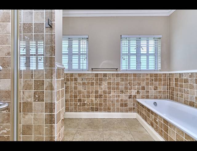 3 BEDROOM FREESTANDING FOR SALE IN WATERFALL VALLEY MATURE LIFESTYLE ESTATE